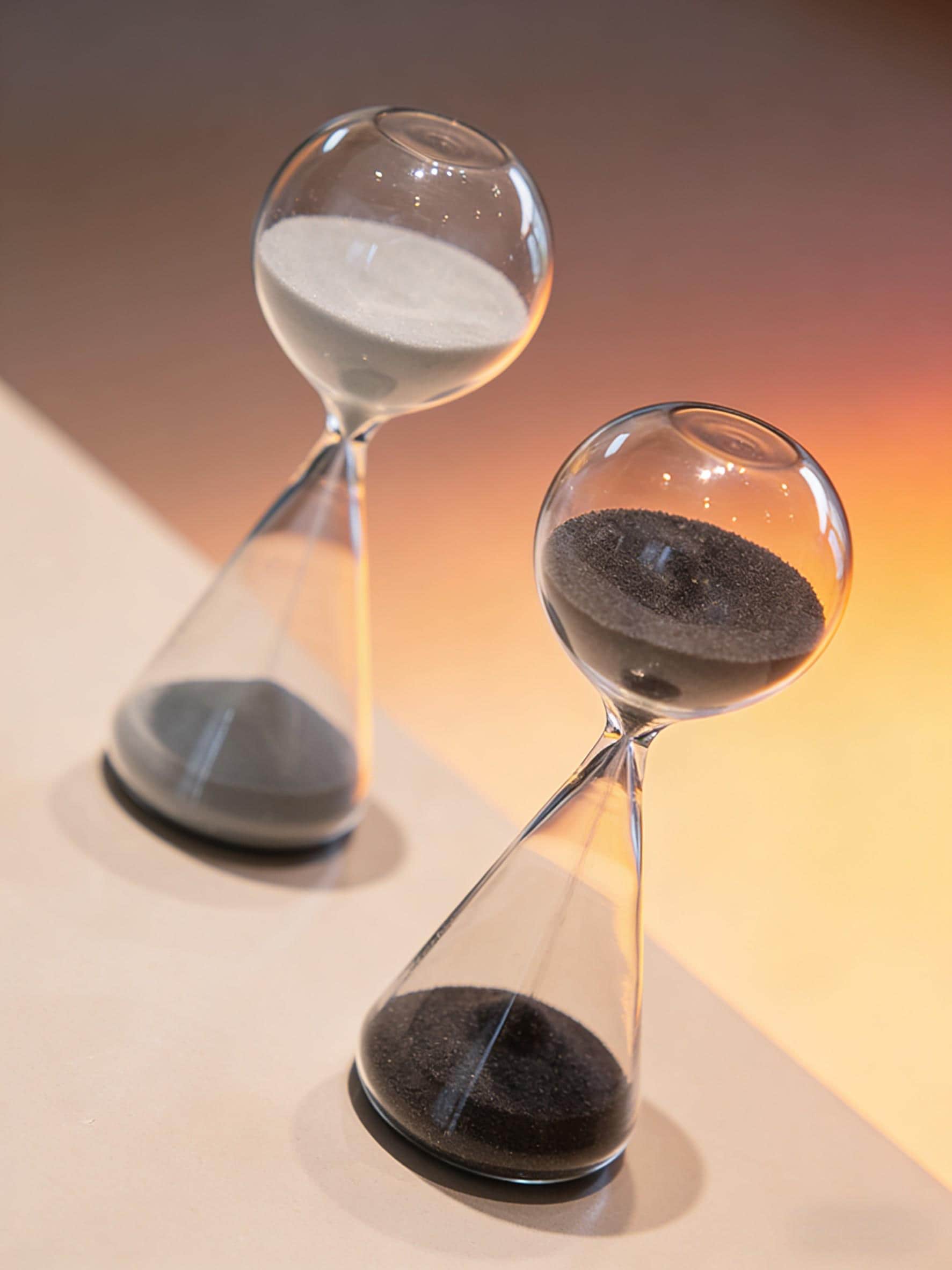 15 Minute Artistic Glass Hourglass, Modern Abstract Sand Timer, Minimalist Desk Decor, Decorative Timekeeper, Unique Home Office Gift