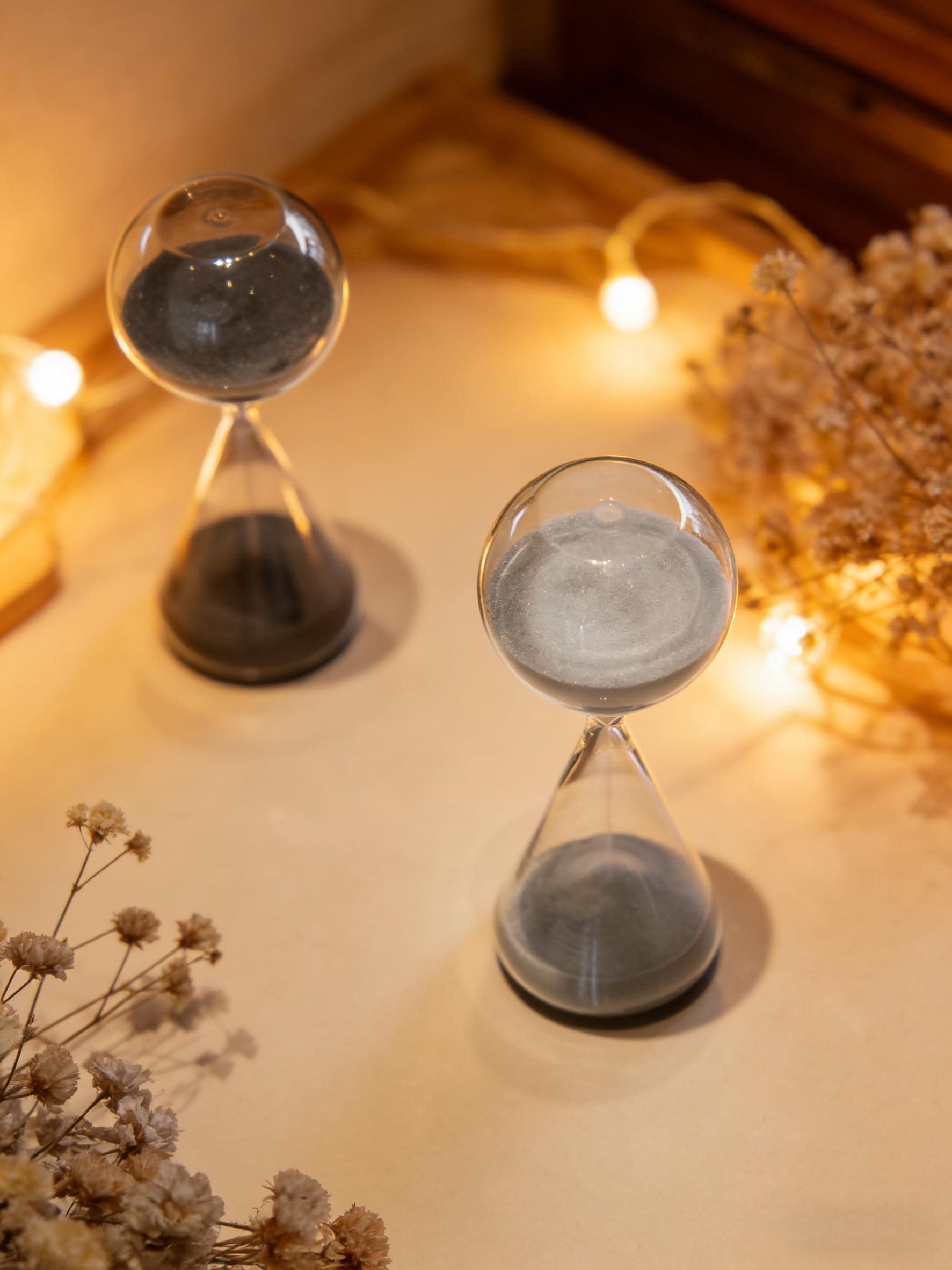 15 Minute Artistic Glass Hourglass, Modern Abstract Sand Timer, Minimalist Desk Decor, Decorative Timekeeper, Unique Home Office Gift